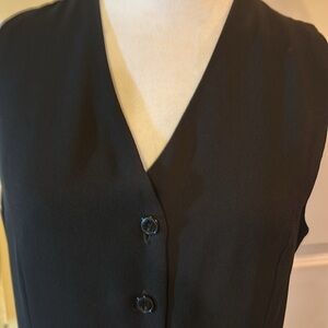 Button down front lined sleeveless V neck
PERFECT CONDITION